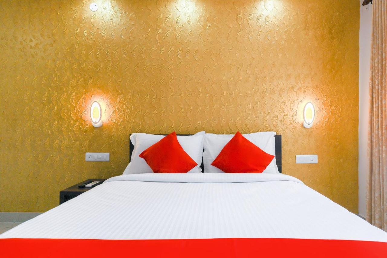 Hotel Capital O 71307 Feathers Kochi Exterior foto