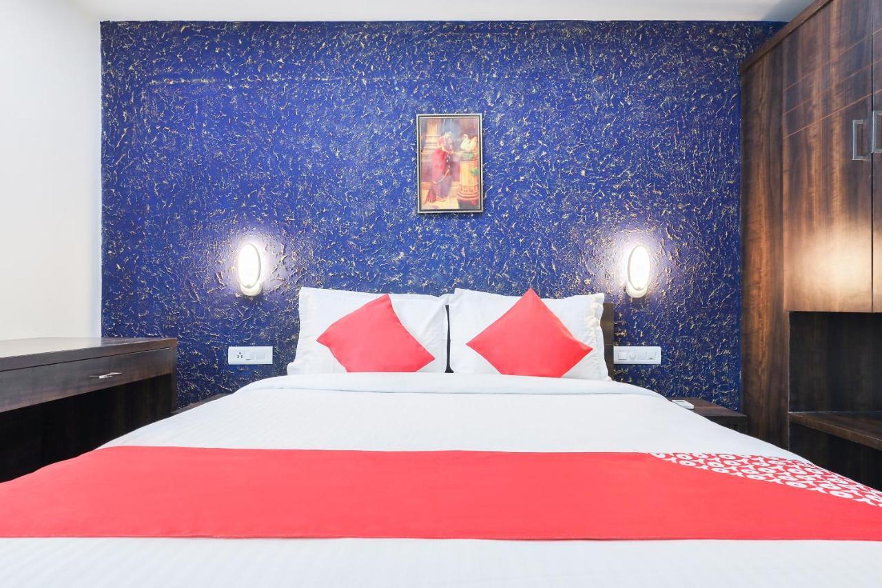 Hotel Capital O 71307 Feathers Kochi Exterior foto